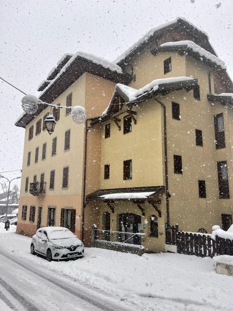 Façade hôtel le Mont Blanc