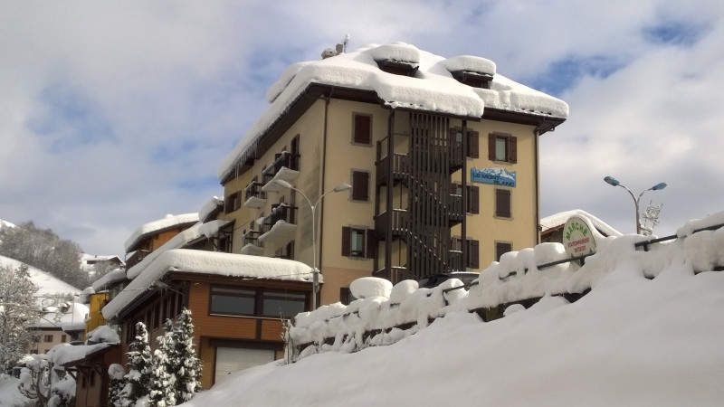 Façade hôtel le Mont Blanc
