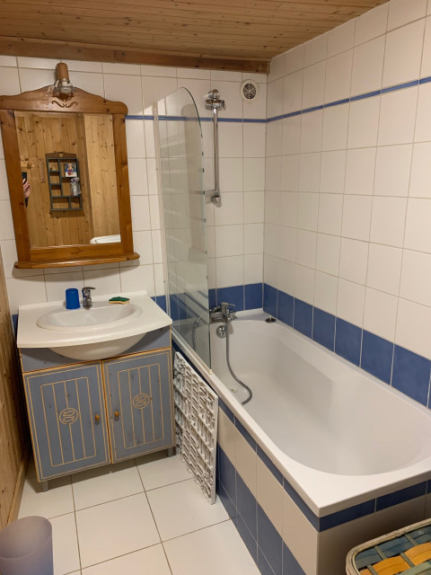 Chalet des Aravis - Salle de Bains - © locmontagne Chalet des Aravis - Salle de Bains