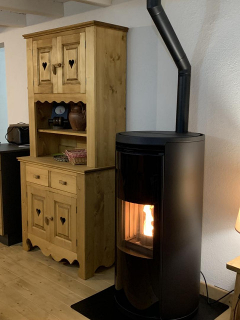 COCOONER AUPRES DU POELE A GRANULES