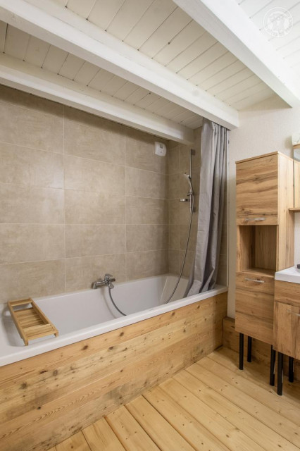 SALLE DE BAIN - © H. Girard SALLE DE BAIN