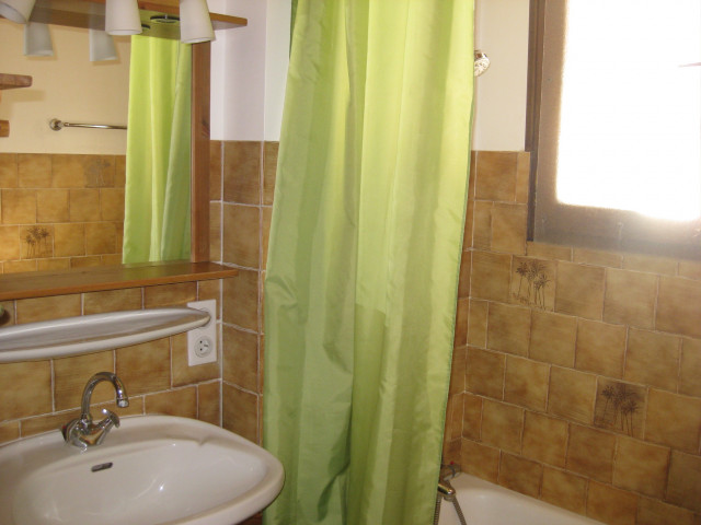 Les Sorbiers 2 - Salle de bain - © Valérie Dupont Les Sorbiers 2 - Salle de bain