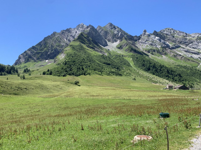 RANDONNÉE AU COL DES ARAVIS - © H. Girard RANDONNÉE AU COL DES ARAVIS