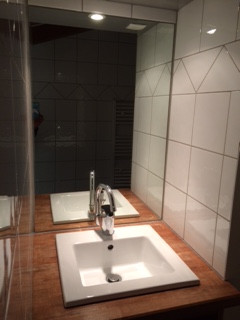 Salle de douche - © oti val d'arly Salle de douche