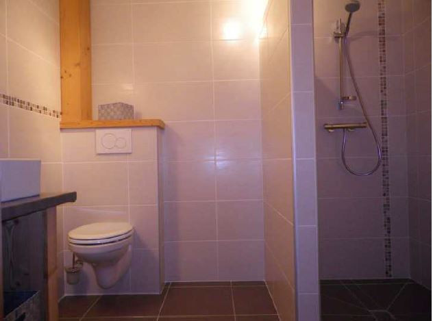 Salle de douche - © Viguet-Carrin Françoise Salle de douche