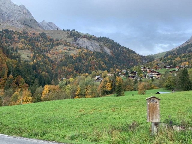 VUE VERS LE COL DES ARAVIS EN AUTOMNE