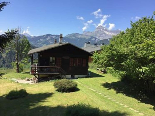 Vue sur le jardin et le 2ème chalet