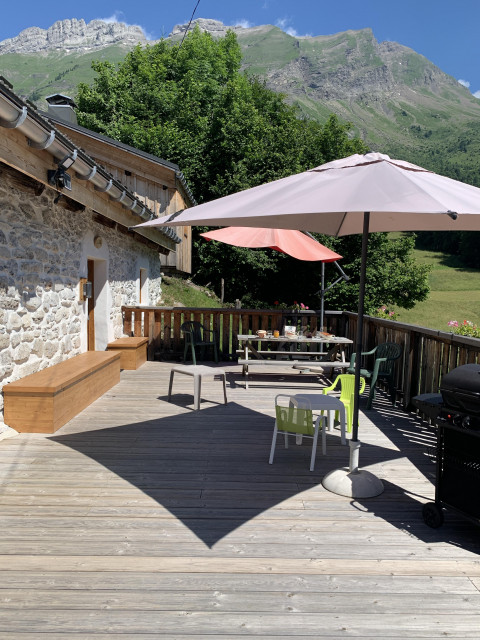 VUE D'ÉTÉ DEPUIS LA TERRASSE - © H. Girard VUE D'ÉTÉ DEPUIS LA TERRASSE