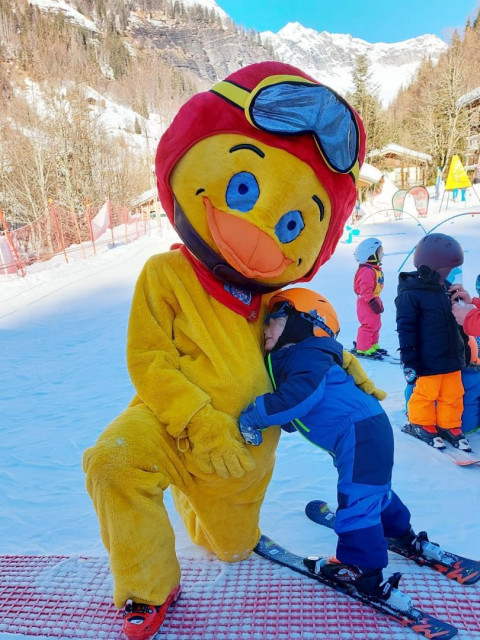 Mon Piou-Piou !!! Merci de m'avoir appris à skier ! Trop content d'avoir reçu ma médaille !!!!! - © H. Girard Mon Piou-Piou !!! Merci de m'avoir appris à skier ! Trop content d'avoir reçu ma médaille !!!!!