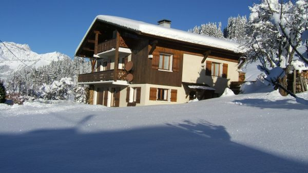 Appartement dans chalet à Notre Dame de Bellecombe (Savoie) - © Clévacances Appartement dans chalet à Notre Dame de Bellecombe (Savoie)