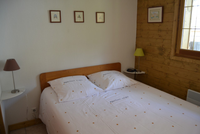 chambre avec 1 lit double