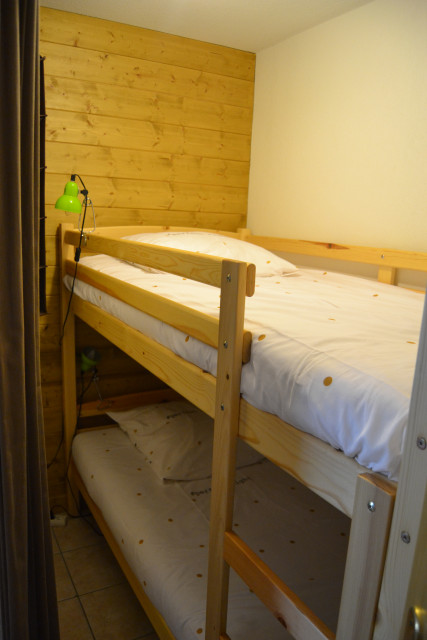 coin cabine avec 2 lits superposés
