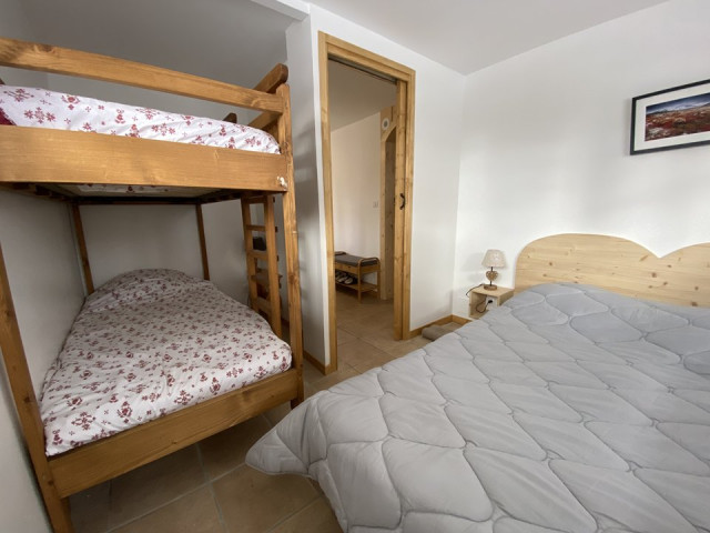 _clients_227359002_photos_350aj_7736869