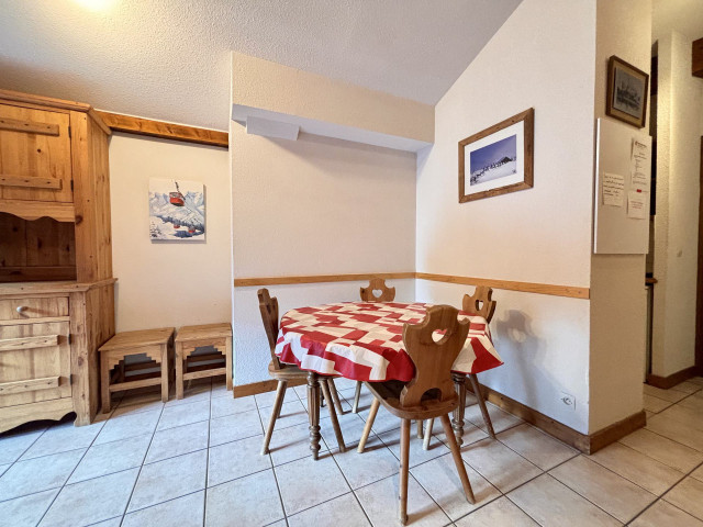 _lv_images__lot_0000020015_04_7721757