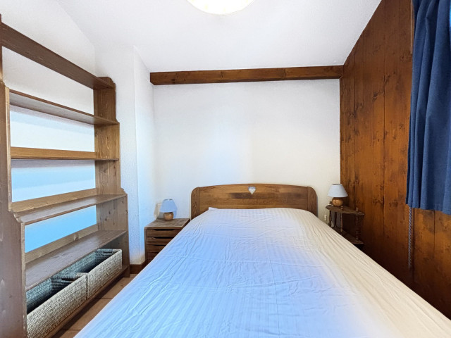 _lv_images__lot_0000020015_09_7112455