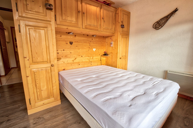 _lv_images__lot_0000100243_04_7230849 _lv_images__lot_0000100243_04_7230849