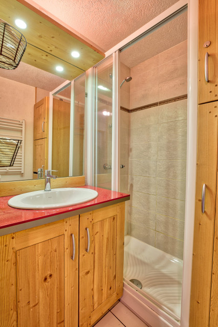 _lv_images__lot_0000100243_06_7659233