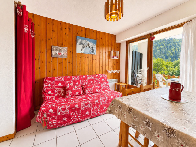 _lv_images__lot_0000100249_03_8467413