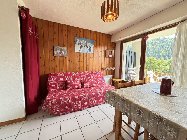 _lv_images__lot_0000100249_05_7520369