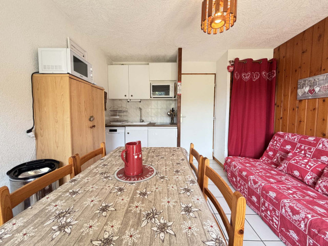 _lv_images__lot_0000100249_08_6931098