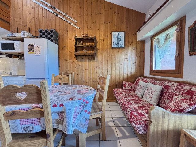 _lv_images__lot_0000100280_10_7158357