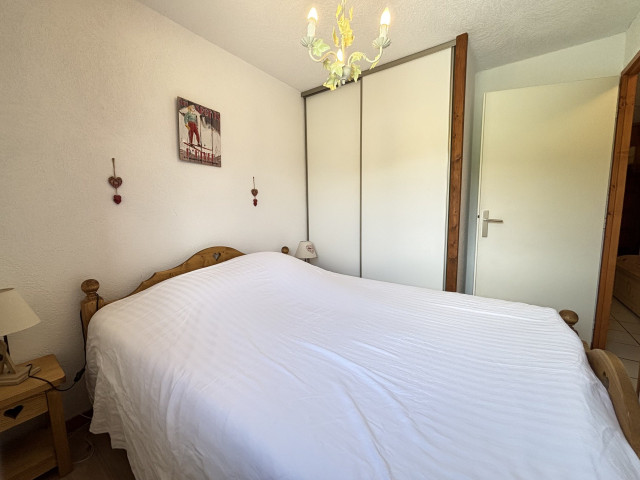 _lv_images__lot_0000100280_11_7701131