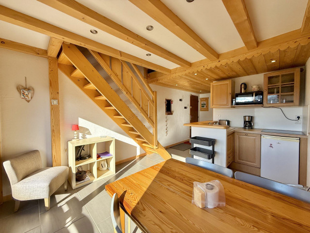 _lv_images__lot_0000220260_03_7754815