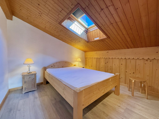 _lv_images__lot_0000220260_04_7754817