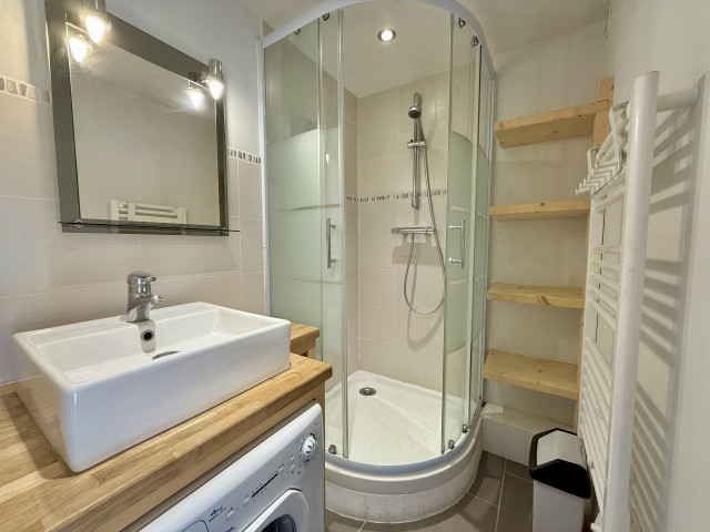 _lv_images__lot_0000220260_09_7754828