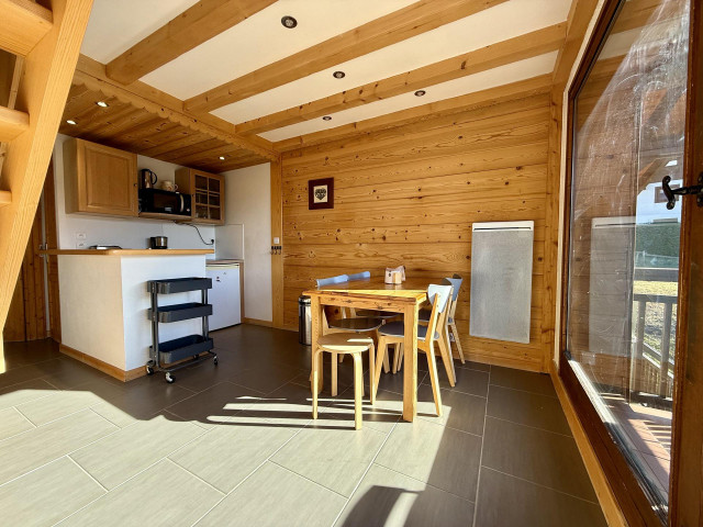 _lv_images__lot_0000220260_14_7754838