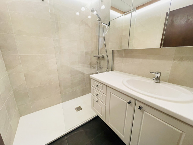 _lv_images__lot_0000540183_05_7030454