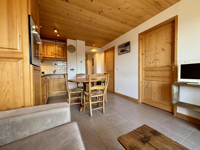 _lv_images__lot_0000680265_03_7759784