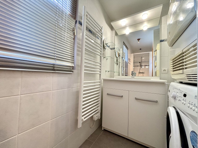 _lv_images__lot_0000680265_08_7751711