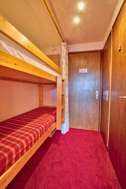 _lv_images__lot_0000830255_06_7074345