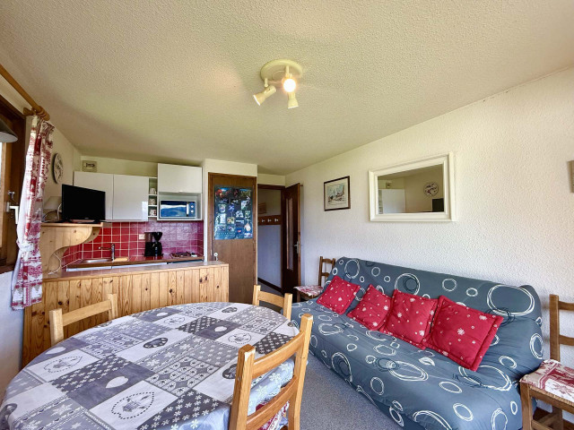 _lv_images__lot_0000830256_03_7288295