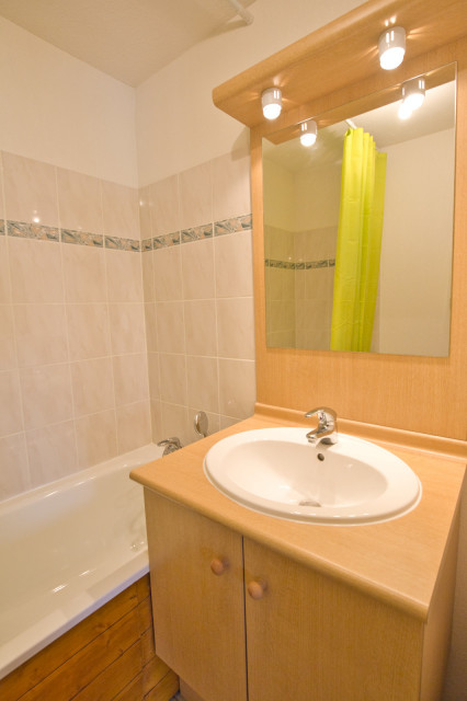 _lv_images__lot_0000970300_10_7461160