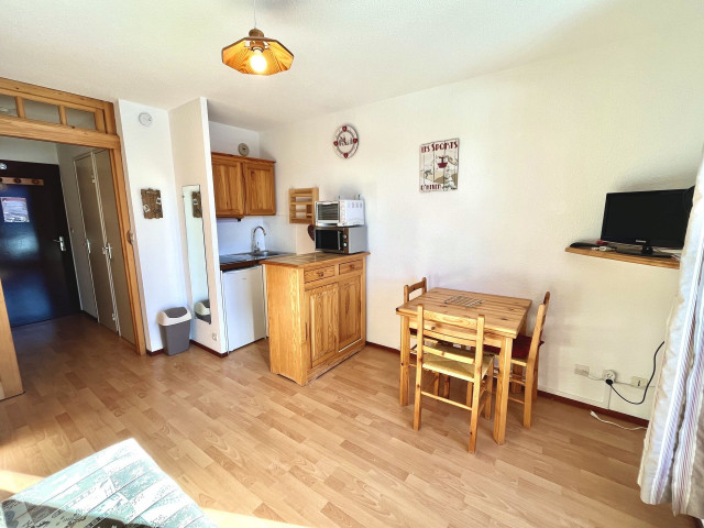 _lv_images__lot_0000970302_05_7164021 _lv_images__lot_0000970302_05_7164021