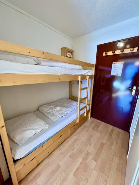 _lv_images__lot_0000970302_07_7674256