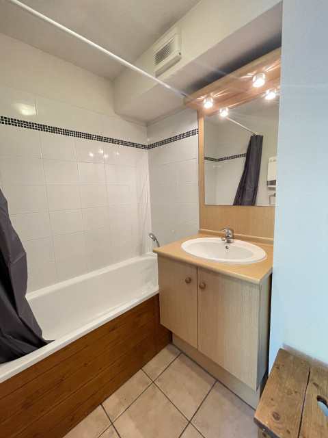 _lv_images__lot_0000970303_04_6985693