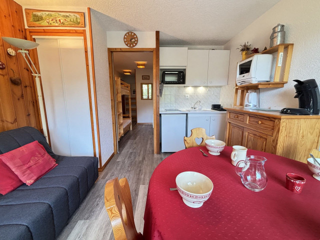 _lv_images__lot_0000970306_03_7241504