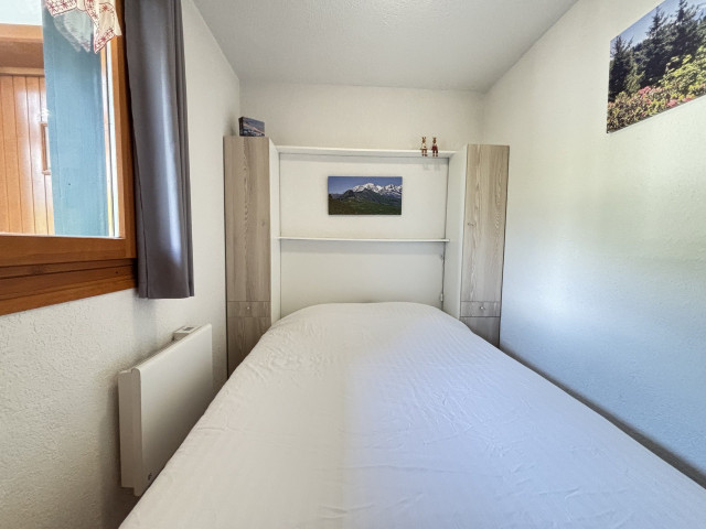 _lv_images__lot_0000970306_04_7047449