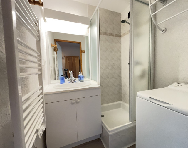 _lv_images__lot_0000970306_05_7281711