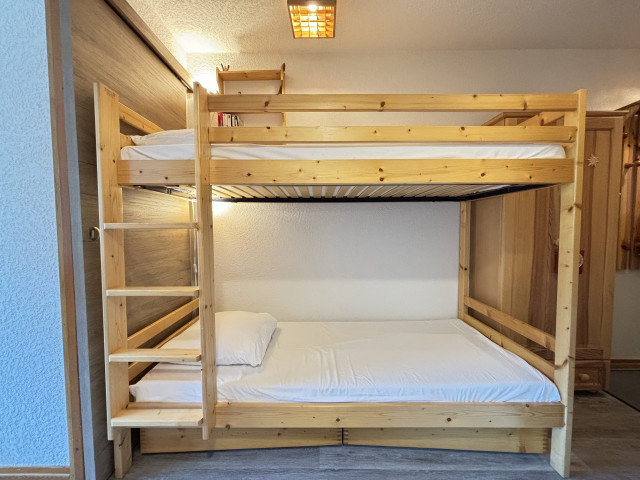 _lv_images__lot_0000970306_08_7710241