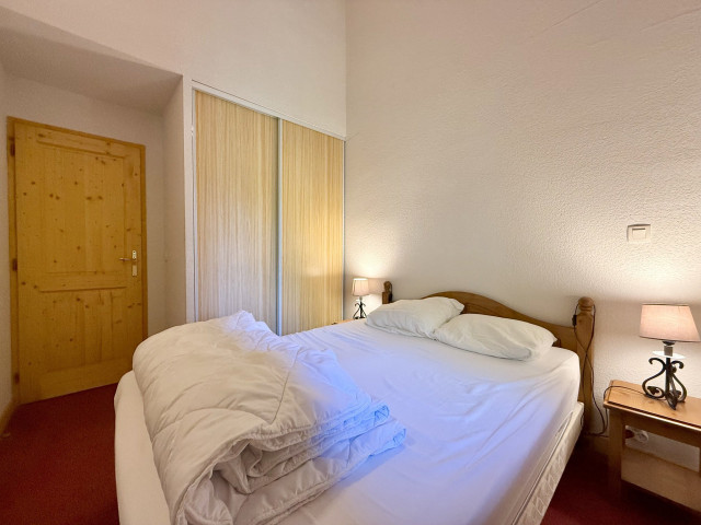 _lv_images__lot_0000970347_04_7756397