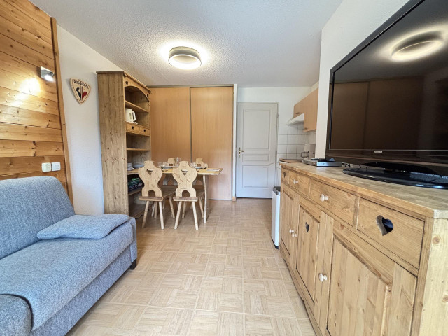 _lv_images__lot_0000970348_10_7342551