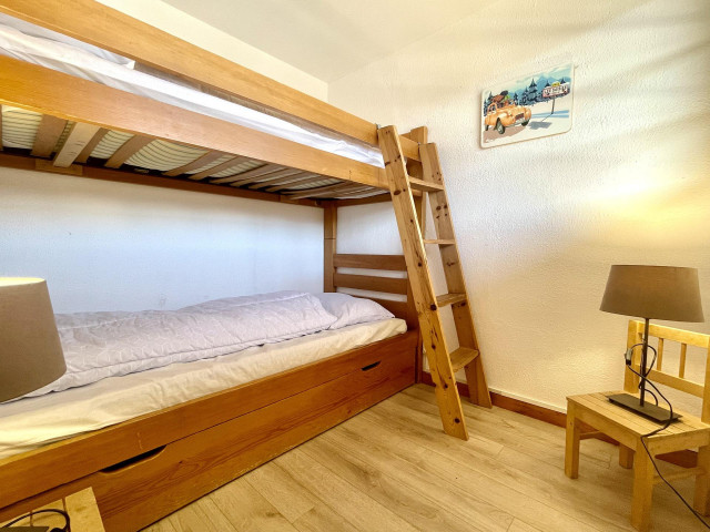 _lv_images__lot_0000970369_12_7755337