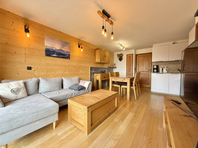 _lv_images__lot_0000970387_03_6913138