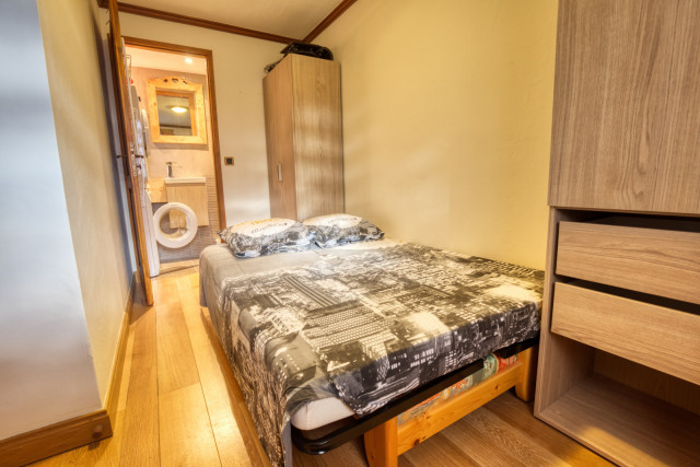 _lv_images__lot_0000970387_07_6861379