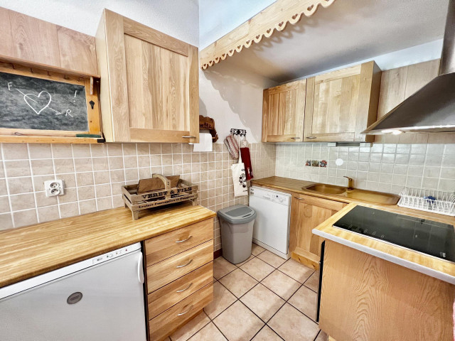 _lv_images__lot_0000970388_04_7676342