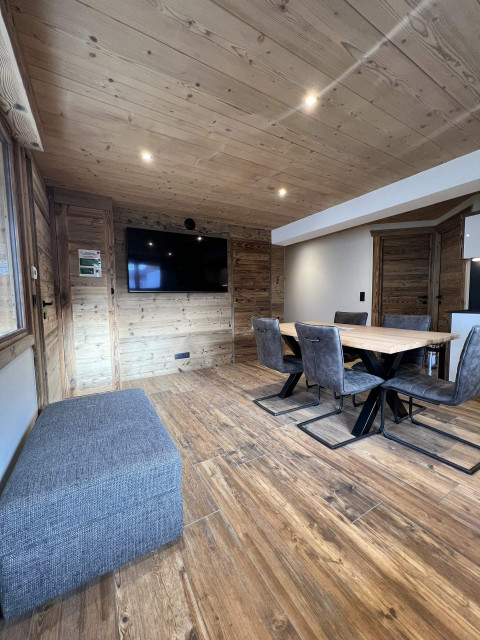 _lv_images__lot_0000970395_02_7461937